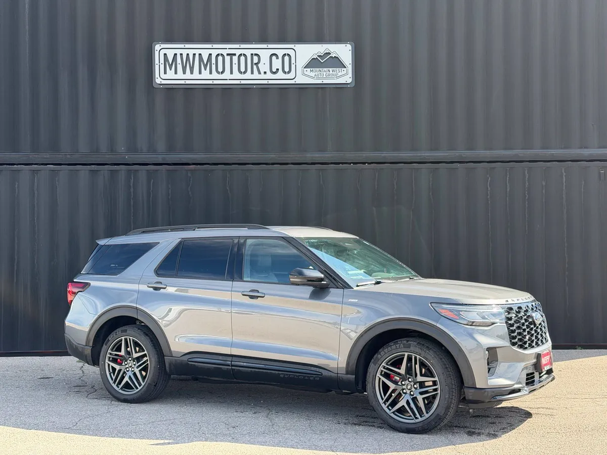 2025 Ford Explorer ST-Line