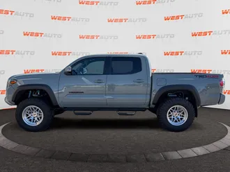 2023 Toyota Tacoma photo 2