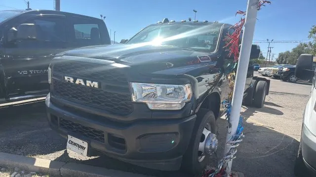 2022 Ram 3500 Crew Cab & Chassis Tradesman Cab & Chassis 4D