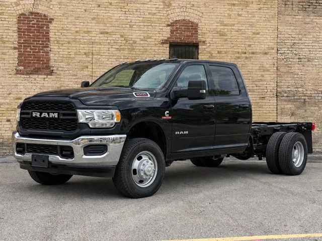 2022 Ram 3500 Crew Cab & Chassis Tradesman Cab & Chassis 4D