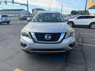 2018 Nissan Pathfinder photo 2