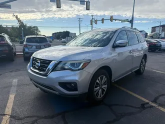 2018 Nissan Pathfinder photo 3