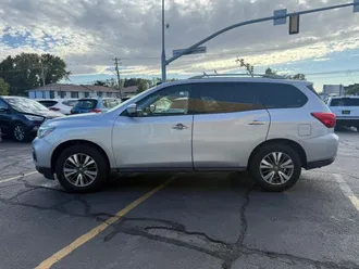 2018 Nissan Pathfinder photo 4