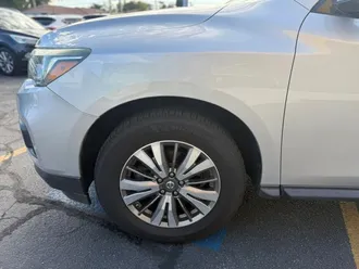 2018 Nissan Pathfinder photo 5