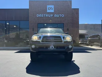 2010 Toyota Tacoma photo 2