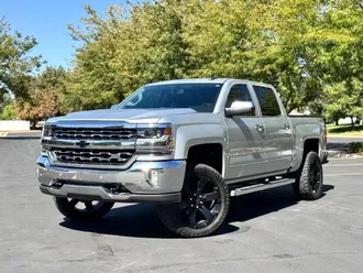 2017 Chevrolet Silverado 1500 Crew Cab photo 2