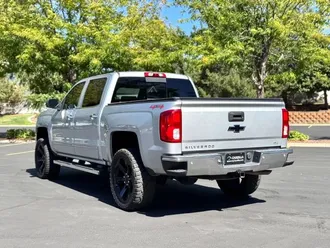 2017 Chevrolet Silverado 1500 Crew Cab photo 3