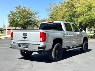 2017 Chevrolet Silverado 1500 Crew Cab photo 4