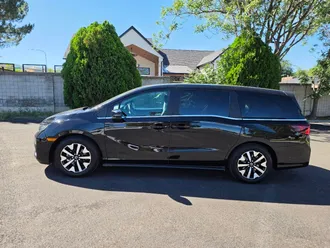 2025 Honda Odyssey photo 2