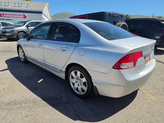 2010 Honda Civic Sdn photo 3