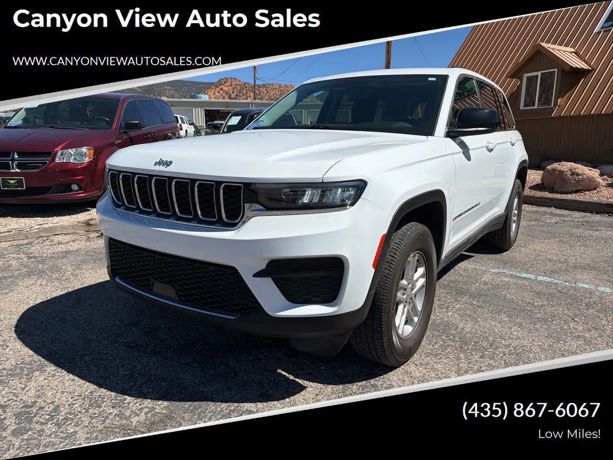 2023 Jeep Grand Cherokee Laredo 4x4 4dr SUV