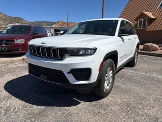 2023 Jeep Grand Cherokee photo 2