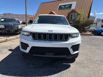 2023 Jeep Grand Cherokee photo 3