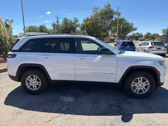 2023 Jeep Grand Cherokee photo 5