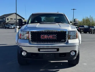 2011 GMC Sierra 2500HD photo 2