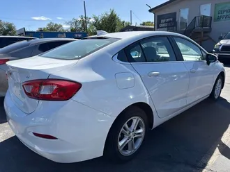 2018 Chevrolet Cruze photo 2