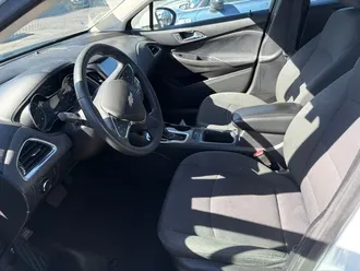 2018 Chevrolet Cruze photo 3