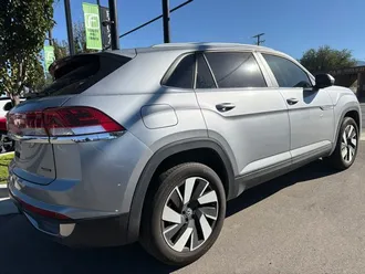 2024 Volkswagen Atlas Cross Sport photo 2
