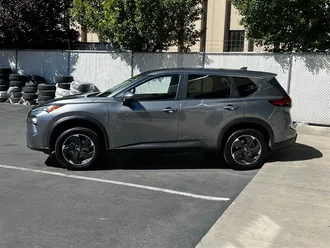 2024 Nissan Rogue SV photo 4