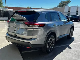 2024 Nissan Rogue SV photo 7