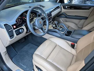2023 Porsche Cayenne Platinum Edition photo 2