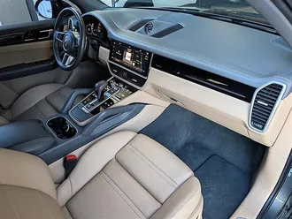 2023 Porsche Cayenne Platinum Edition photo 4