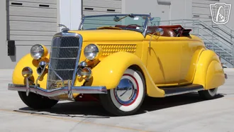 1935 Ford Deluxe photo 2
