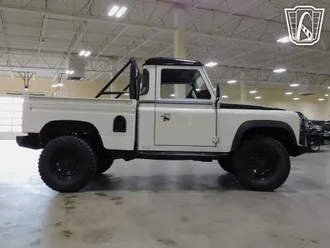 1986 Land Rover Defender photo 3