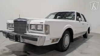 1988 Lincoln Town Car photo 3