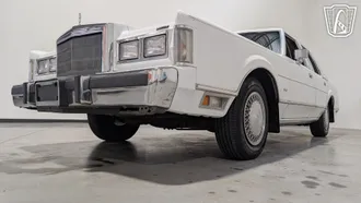 1988 Lincoln Town Car photo 4
