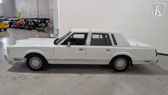 1988 Lincoln Town Car photo 5