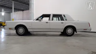 1988 Lincoln Town Car photo 7