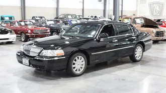 2006 Lincoln Town Car photo 2