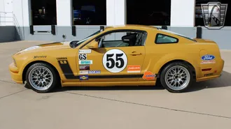 2005 Ford Mustang photo 3