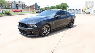 2012 Ford Mustang photo 2