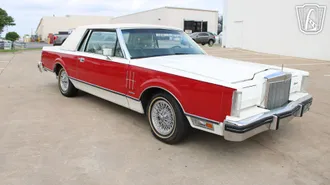1982 Lincoln Continental Mark VI photo 2