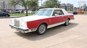 1982 Lincoln Continental Mark VI photo 3