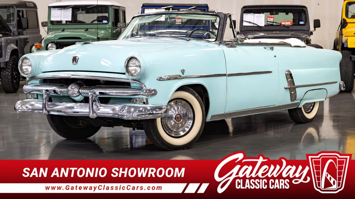 1953 Ford Crestline Sunliner
