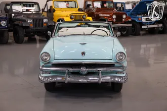 1953 Ford Crestline photo 3