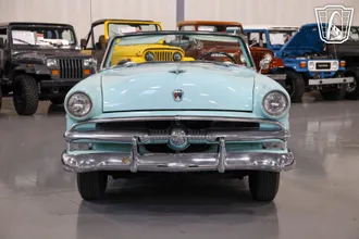 1953 Ford Crestline photo 4