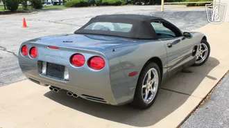 2004 Chevrolet Corvette photo 2