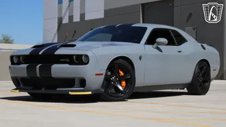 2020 Dodge Challenger photo 2