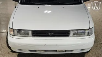 1991 Nissan Sentra photo 4