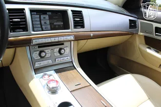 2014 Jaguar XF photo 6
