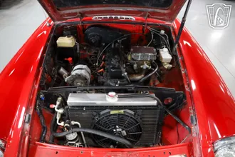 1974 MG B GT photo 2