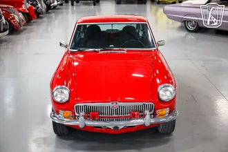 1974 MG B GT photo 3