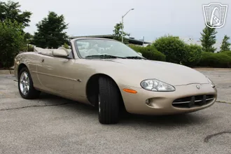 1999 Jaguar XK8 photo 2