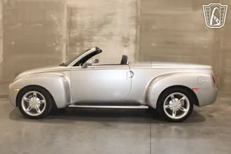 2004 Chevrolet SSR photo 2