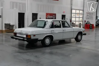1974 Mercedes-Benz 115 photo 4