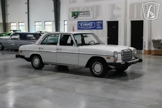 1974 Mercedes-Benz 115 photo 5